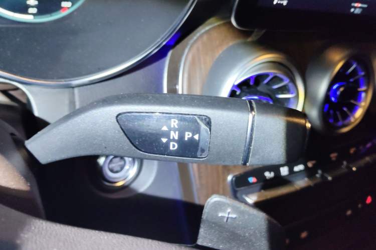 Used Mercedes-Benz GLC 2021 GLC 300 L 4MATIC Dynamic Model Gear Lever