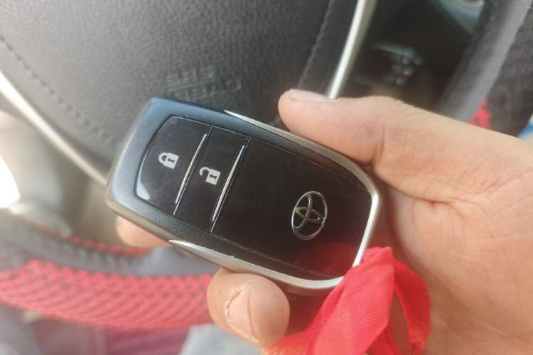 Used Toyota RAV4 2013 2.5L Automatic 4x4 Elite Edition Vehicle Key