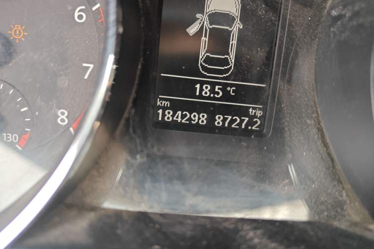 Used Volkswagen Sagitar 2018 280TSI DSG Comfort Model Odometer Close Up