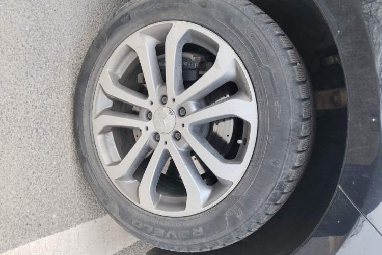 Used Mercedes-Benz GLE-Class 2016 GLE 320 4MATIC Dynamic Edition Right Front Wheel Hub