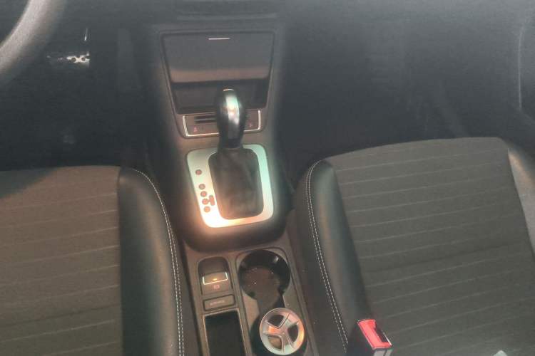 Used Volkswagen Tiguan 2016 300TSI Automatic Two-Wheel Drive Trend Edition Gear Lever