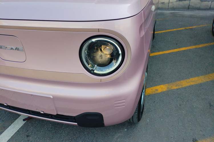 Used Geely Galaxy Panda 2023 Panda Mini 200km Endurance Bear Left Front Headlight