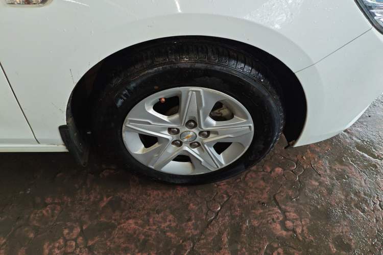 Used Chevrolet Cavalier 2018 320 Automatic Enjoyment Sunroof Edition Right Front Wheel Hub