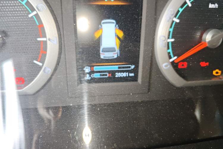 Used FORTHING Lingzhi 2023 M5L 1.6L Luxury 7-Seater Odometer Close Up