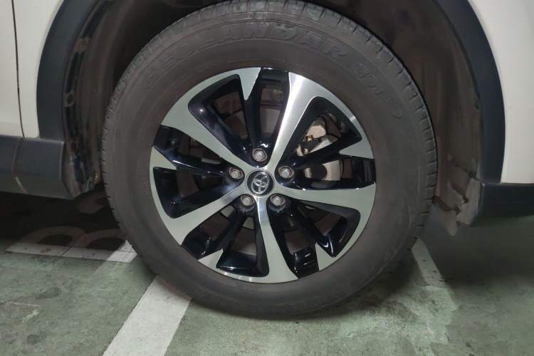 Used Toyota RAV4 2016 2.0L CVT Two-Wheel Drive Fashion Edition China V Standard