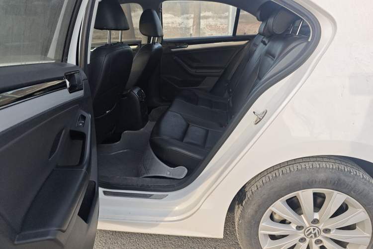 Used Volkswagen Sagitar 2015 230TSI Automatic Comfort Version