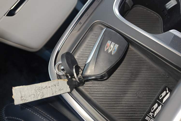 Used Buick Century 2023 2.0T Four-Seat Private Edition Vehicle Key