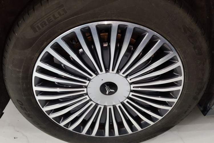 Used VOYAH Dream 2025 PHEV Four-Wheel-Drive Flagship Kunpeng Edition
