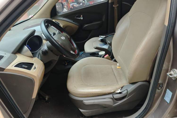 Used Hyundai ix35 2012 2.0L Automatic Two-Wheel Drive New Edition GL
