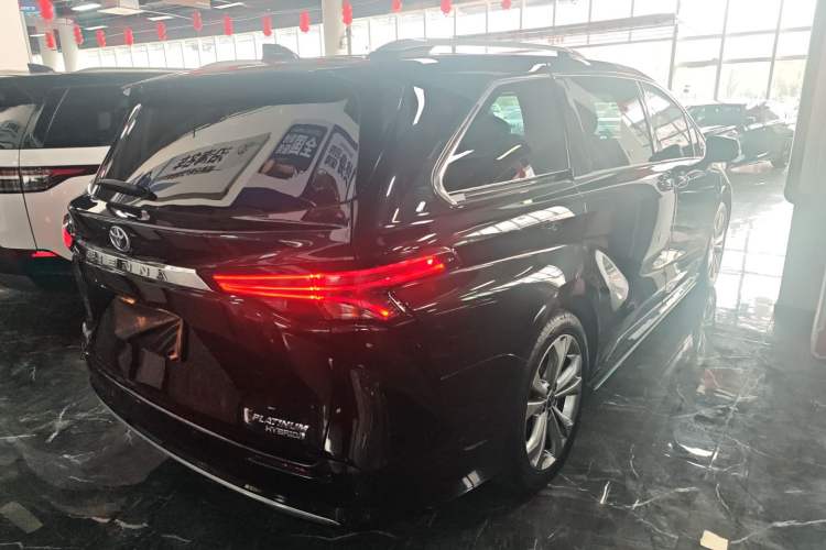 Used Toyota SIENNA 2023 2.5L Hybrid Platinum Edition
