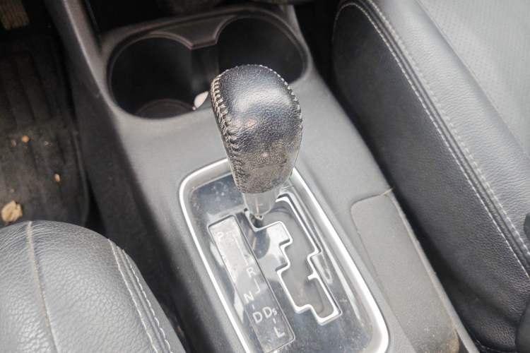 Used Mitsubishi Outlander 2013 2.4L Four-Wheel Drive Luxury Navigation Version 7 Seats