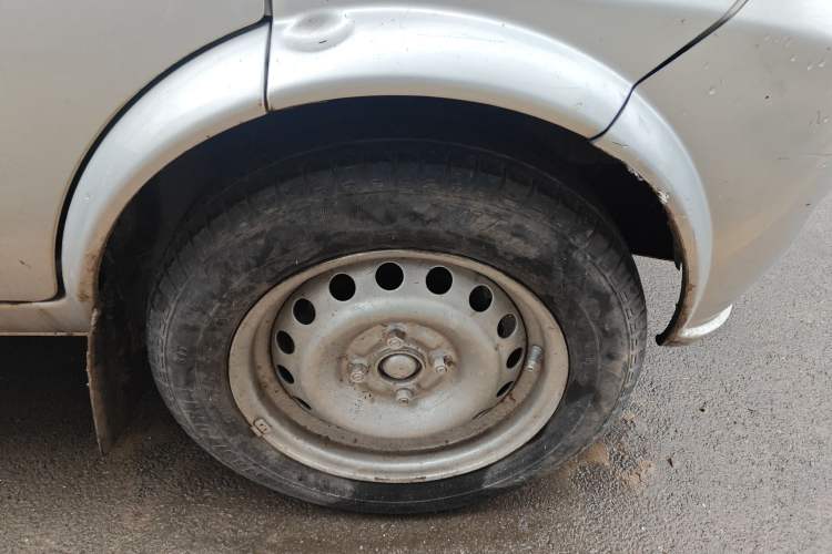 Used Dongfeng Xiaokang K07II 2013 1.0L Base Version Right Front Wheel Hub