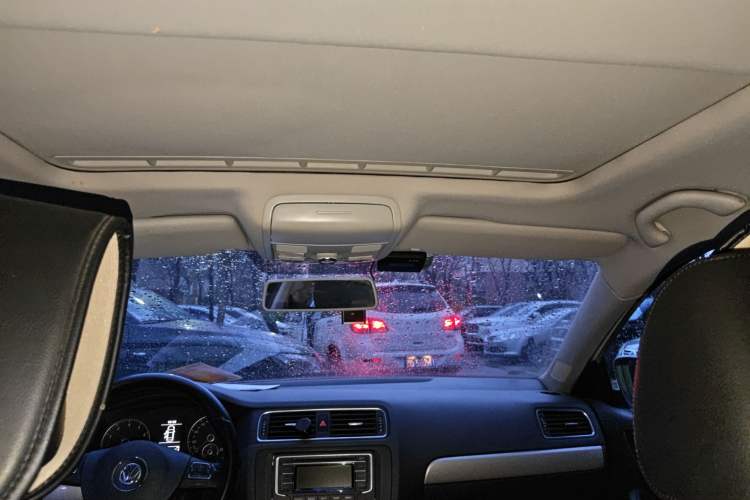 Used Volkswagen Sagitar 2012 1.4TSI Automatic Luxury Edition Headliner