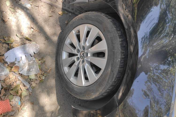 Used Volkswagen Lavida 2013 Restyled Classic 1.6L Automatic Comfort Edition Right Front Wheel Hub