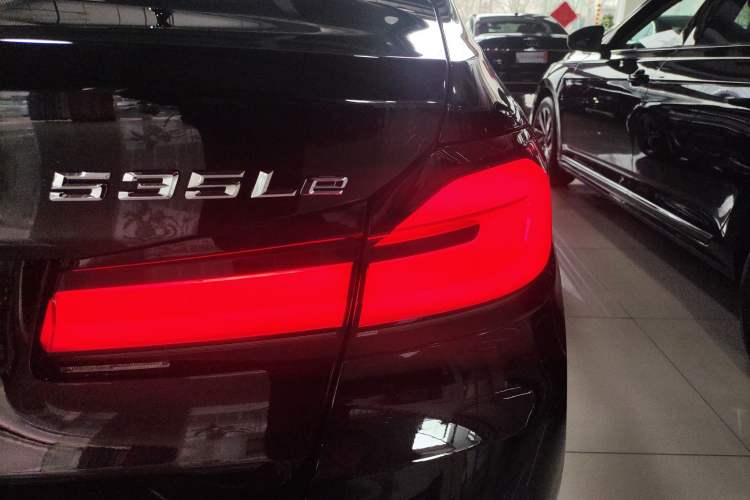 Used BMW 5 Series New Energy 2022 Updated Version 535Le Luxury Package Right Rear Taillight