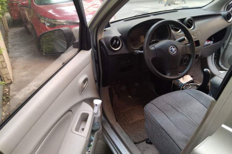 Used Venucia R30 2014 1.2L Manual Enjoyment Edition