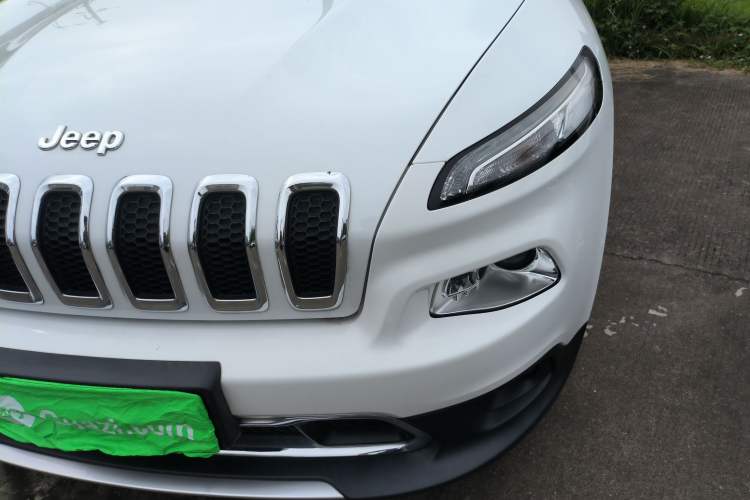 Used Jeep Cherokee 2017 2.0L Superior Edition