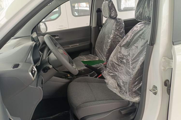 Used Wuling Hongguang New Energy 2025 Extended-Range Hybrid 50KM Comfort Version Left Front Seat