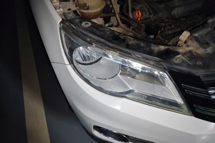 Used Volkswagen Tiguan 2010 1.8TSI Automatic All-Wheel-Drive Elite Edition Right Front Headlight