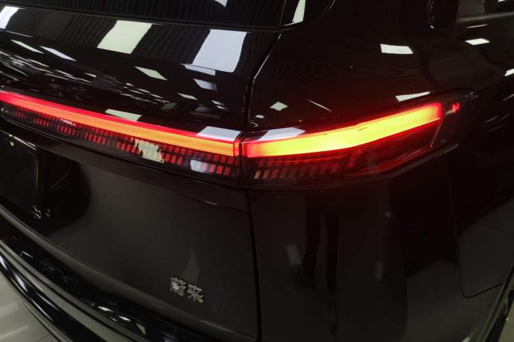 Used ONVO Luxeed L90 2025 Model—Ultra Six-Seater Version
