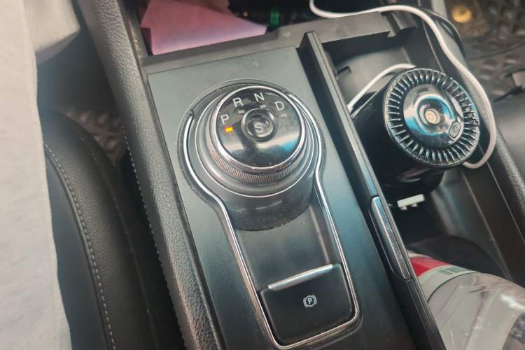 Used Ford Taurus 2015 EcoBoost 245 Fashion Edition Gear Lever