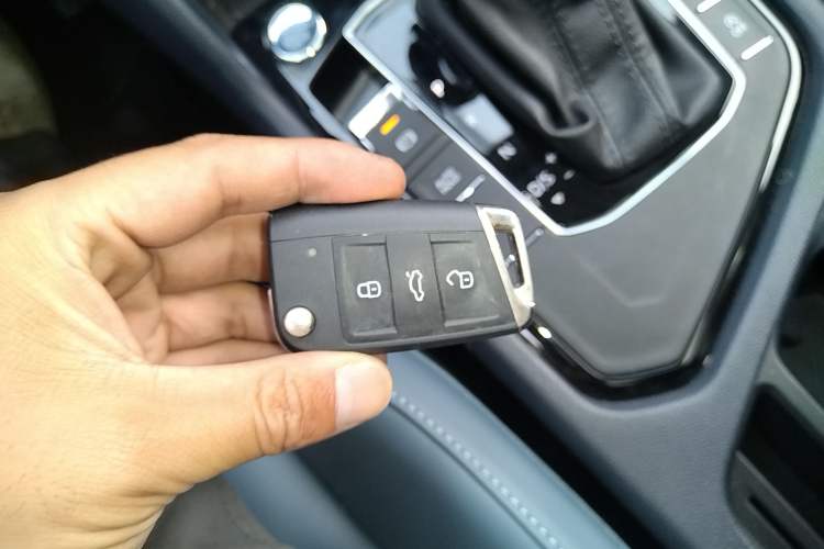 Used Volkswagen Tharu 2024 300TSI Two-Wheel-Drive Moon Luxury Edition
