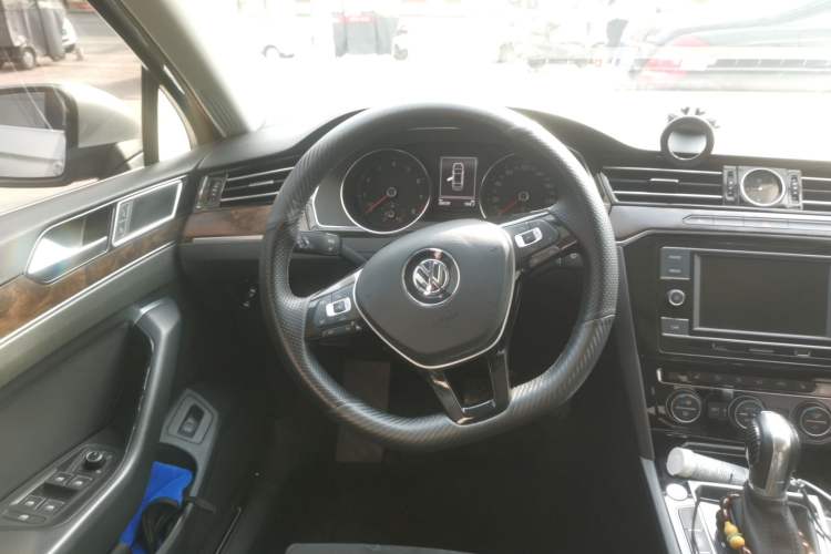 Used Volkswagen Magotan 2018 330TSI DSG Luxury Model Steering Wheel