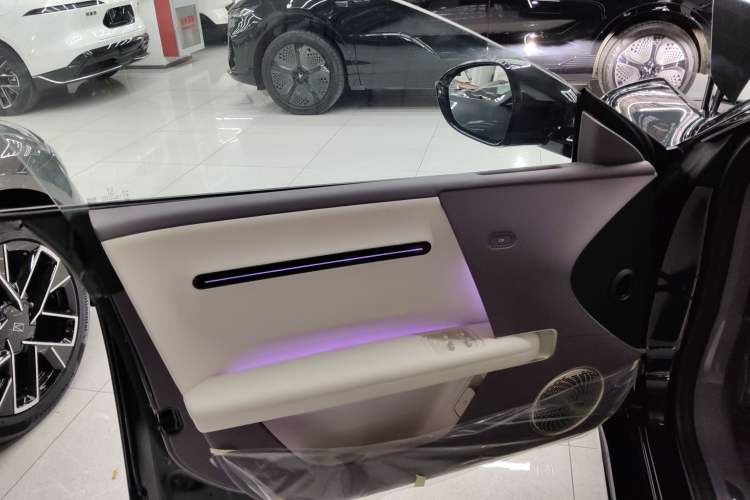 Used Avatr 06 2025 Max All-Electric Version