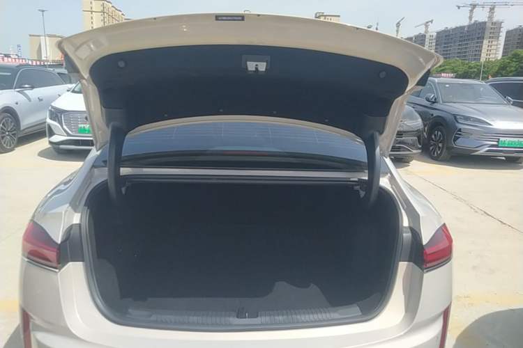 Used Roewe M7 DMH 2025 Model 160km Premium Version
