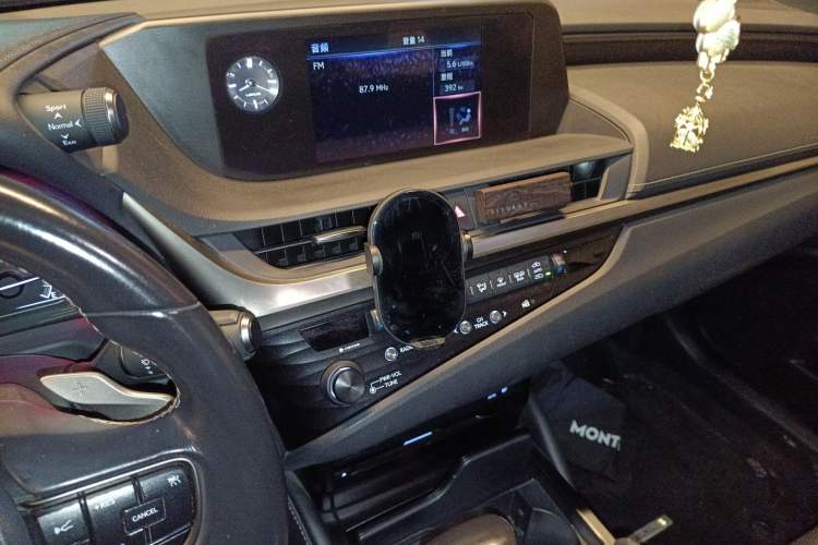 Used Lexus ES 2018 300h Premier Edition China VI Standard