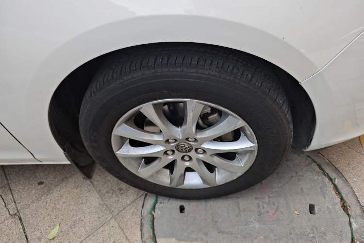 Used Buick GT 2012 XT 1.6L Automatic Fashion Edition Right Front Wheel Hub