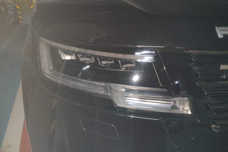 Used Land Rover Range Rover 2023 3.0 L6 400 PS Prestige Seven-Seater Extended Version
