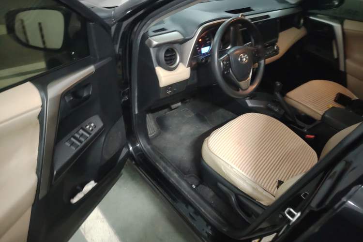 Used Toyota RAV4 2015 2.0L CVT Two-Wheel Drive Fashion Edition
