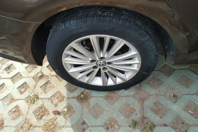 Used Volkswagen Gran Lavida 2013 1.6L Manual Comfort Model
