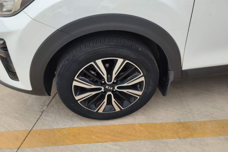 Used Kia kx1 Stonic 2021 1.4L CVT Fun & Sunroof Model Left Front Wheel Hub