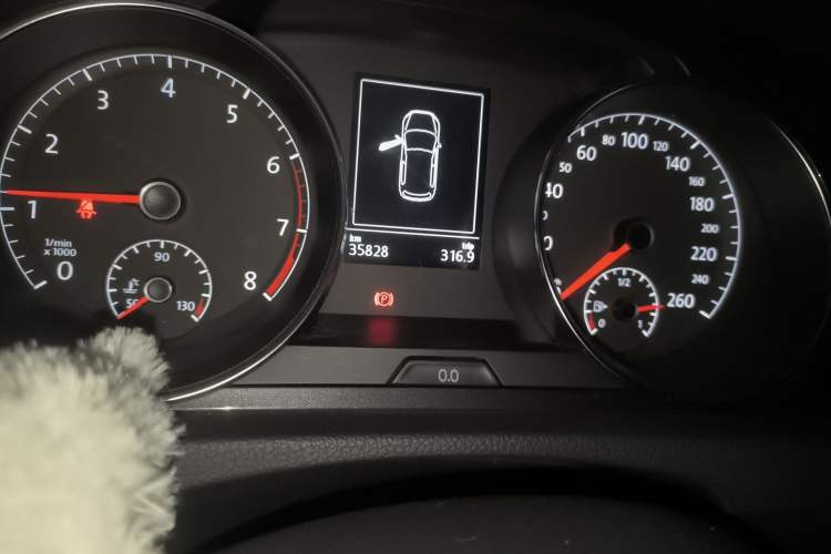 Used Volkswagen Golf 2018 230TSI Automatic Luxury Version Odometer Close Up