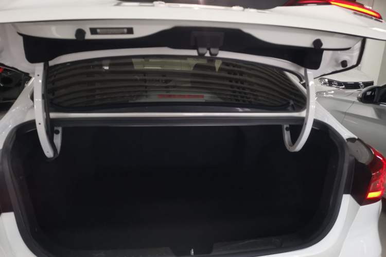 Used CHANGAN Eado 2018 High-Energy Edition 1.6L GDI Manual Pioneer Model China V Standard Trunk