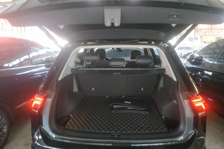 Used Volkswagen Tiguan L 2023 Restyled 330TSI Automatic Two-Wheel Drive R-Line Enhanced Comfort Version Trunk