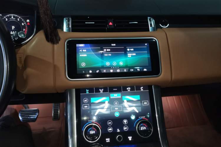 Used Land Rover Range Sport 2021 3.0 L6 YAO Black Edition Audio And AC Panel