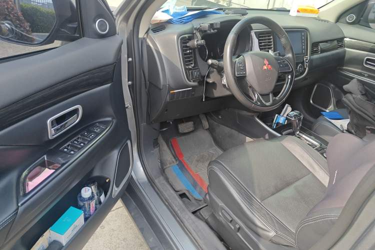 Used Mitsubishi Outlander 2018 2.4L 4x4 Luxury Edition 7-Seater
