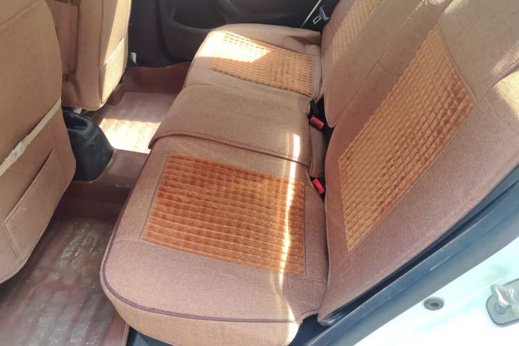 Used Citroen Elysee 2015 Zhishang Edition 1.6L Manual Fashion Model Left Rear Seat