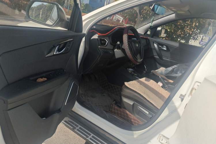 Used FAW Senya R7 2016 1.6L Manual Luxury Model
