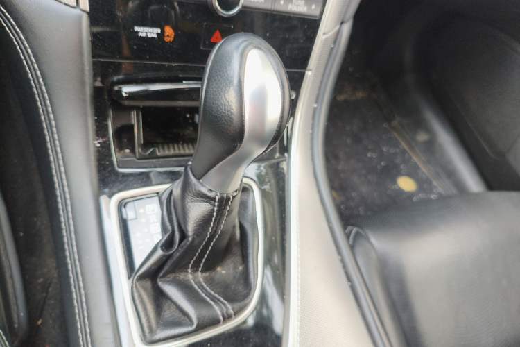 Used Infiniti Q50L 2015 2.0T Enjoyment Edition Gear Lever
