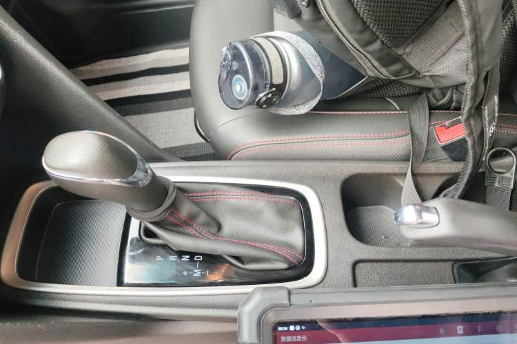 Used Chevrolet Monza 2020 Light Hybrid Redline 320T Dual-Clutch Joyful Edition Gear Lever