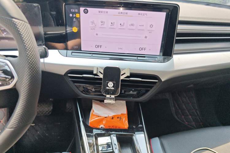 Used Volkswagen Lamando 2023 Lavida L 280TSI DSG Cool & Spicy Edition Audio And AC Panel