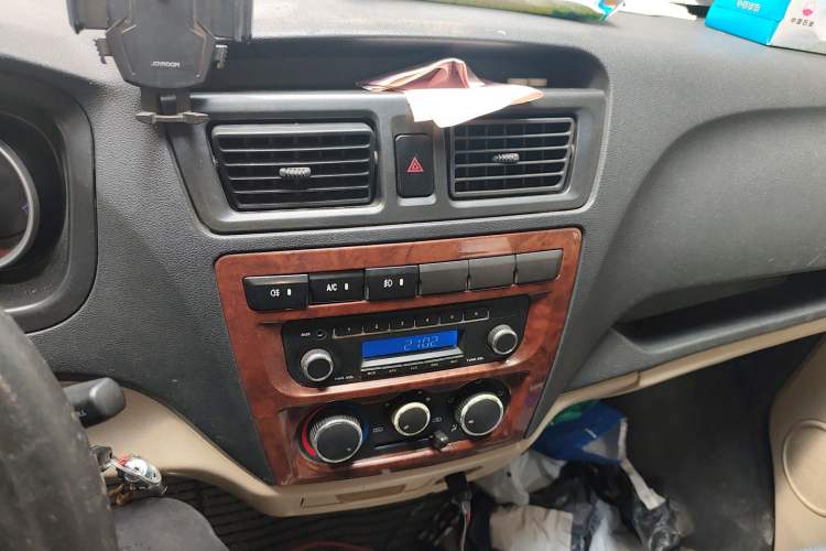 Used CHANGAN KAICHENG Ruixing M80 2018 1.5L Base Model Van Semi-Blind Window Flat Roof Rear-Hinged Doors 4G15S