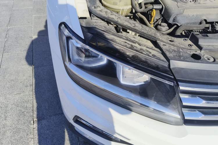 Used Volkswagen Tiguan L 2017 330TSI Automatic Two-Wheel Drive Luxury Edition Right Front Headlight