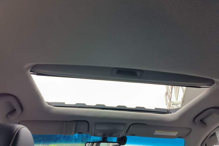 Used Honda Crosstour 2012 2.4L Luxury Edition Headliner