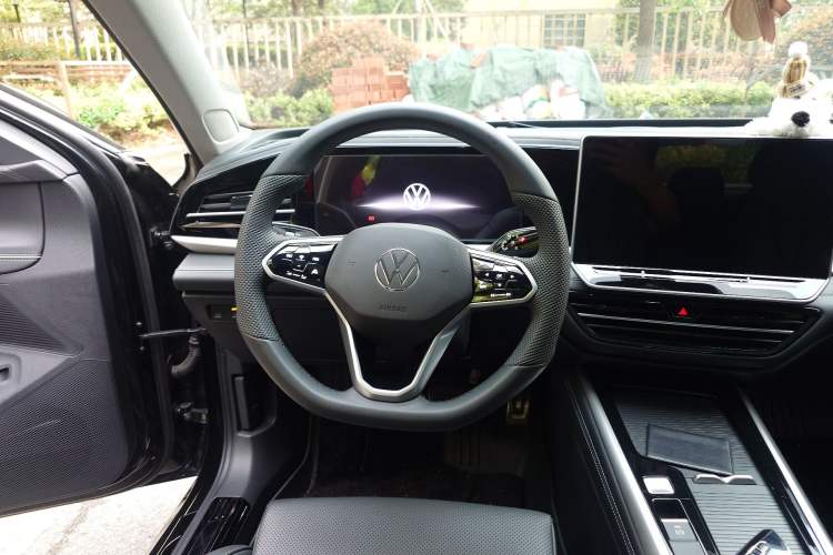 Used Volkswagen Passat 2025 Pro 380TSI Starry Dragon Edition
