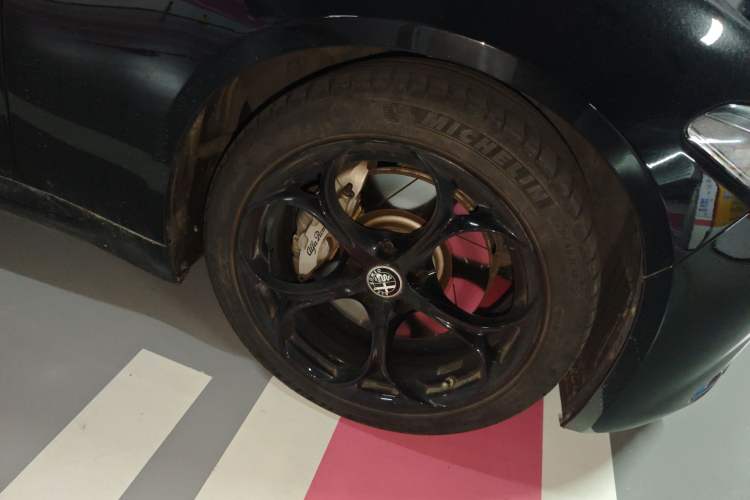 Used Alfa Romeo Giulia 2021 2.0T 280HP Luxury Edition Right Front Wheel Hub